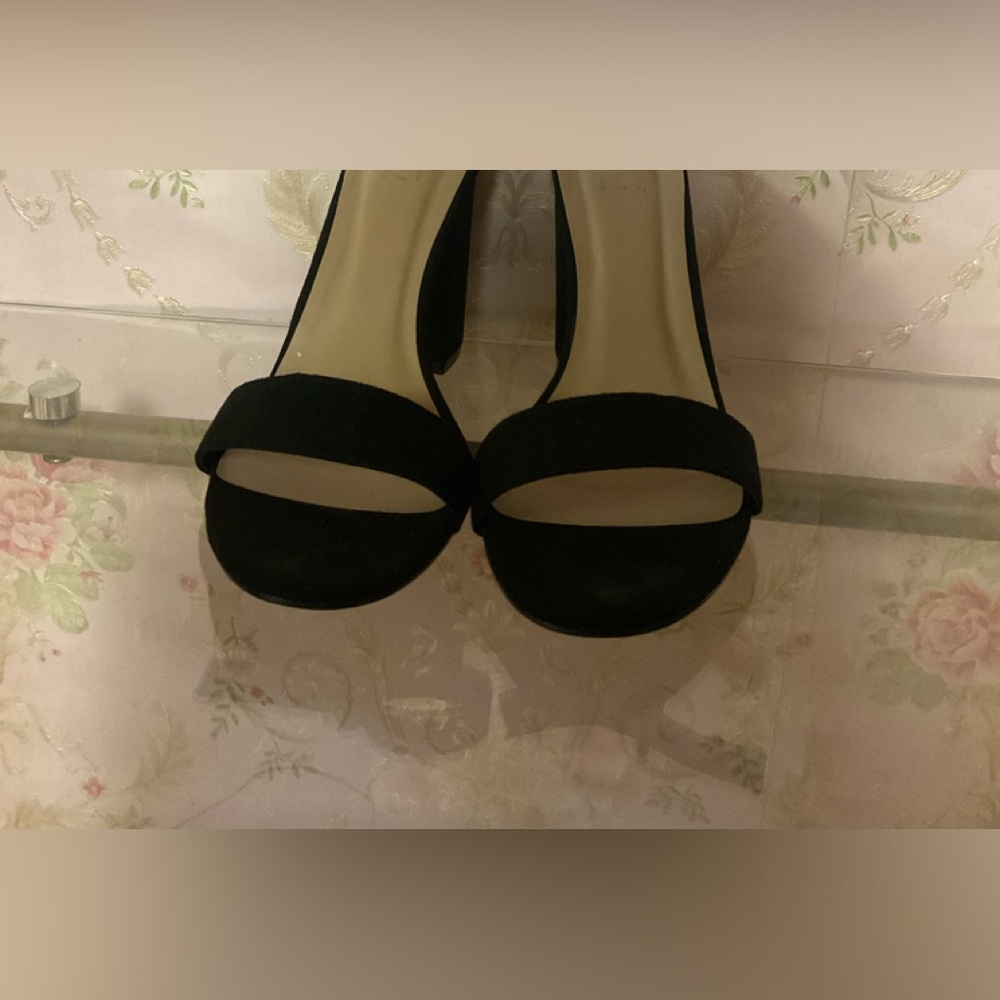 Black suede heel pump